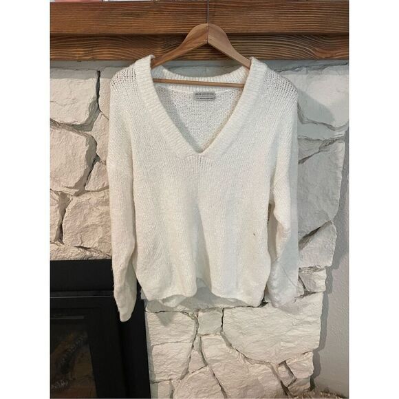 Urban Outfitters Womens White V-Neck Knitted Fleece Sweater Small - Picture 1 of 7